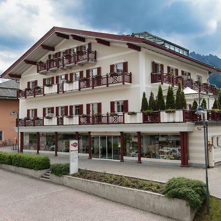Appartementhaus Sapelza Dobbiaco Extérieur photo