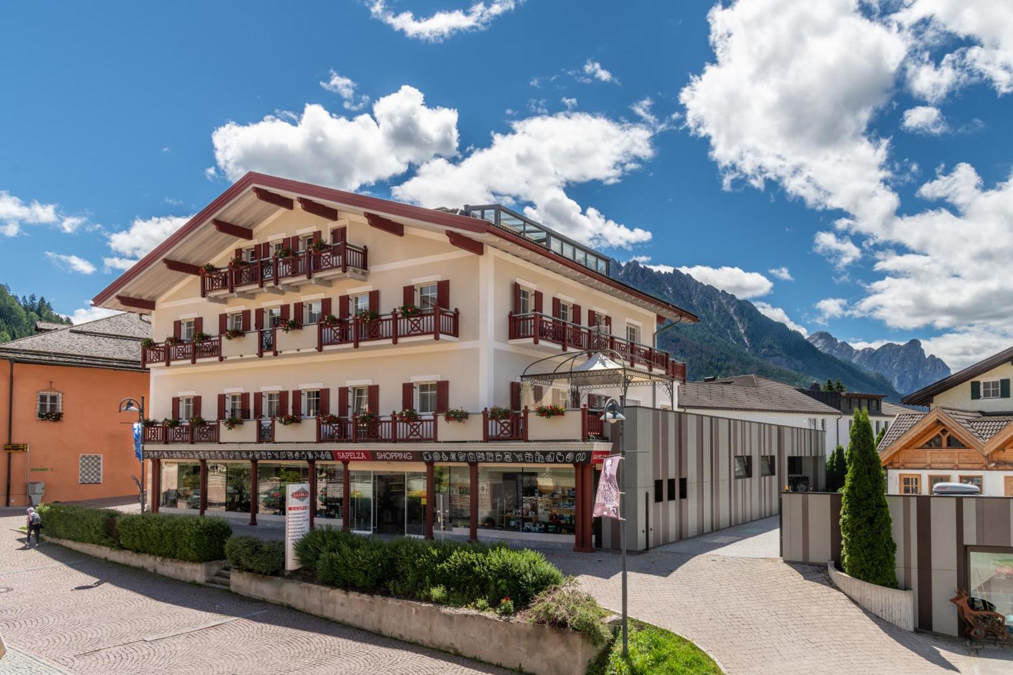 Appartementhaus Sapelza Dobbiaco Extérieur photo