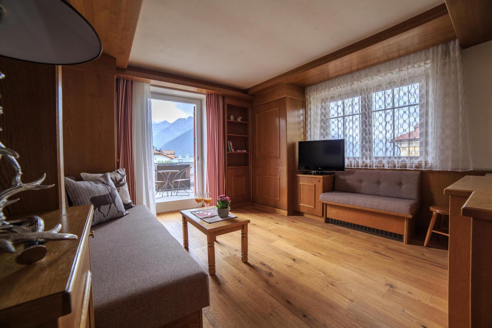 Appartementhaus Sapelza Dobbiaco Extérieur photo