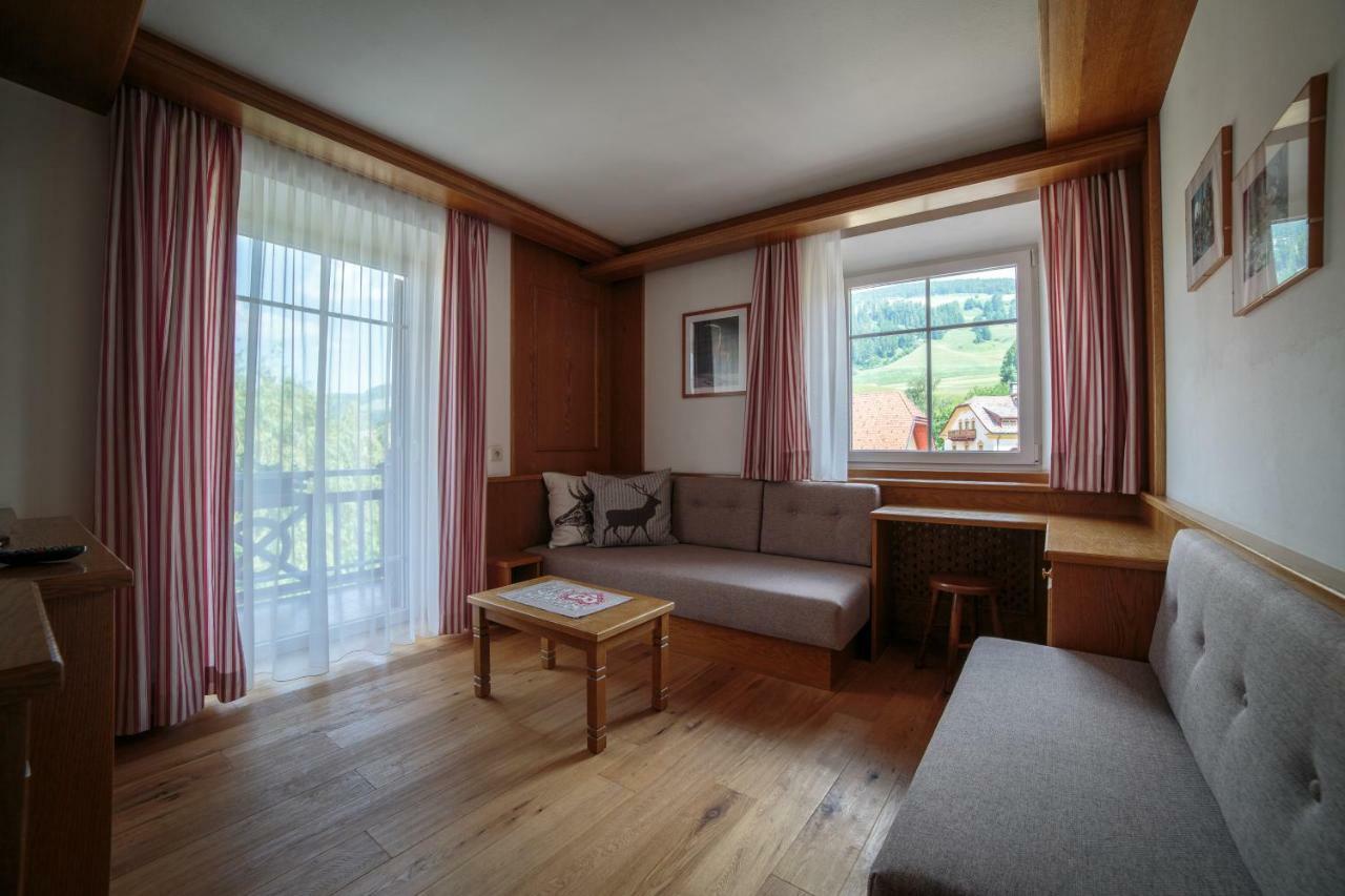 Appartementhaus Sapelza Dobbiaco Extérieur photo